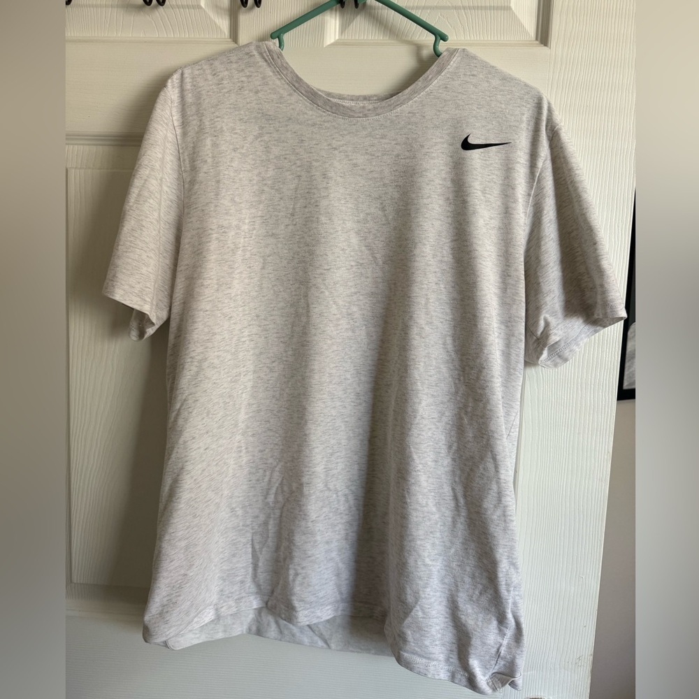 Nike Men's Light Gray Short Sleeve Tee - Picture 2 of 4